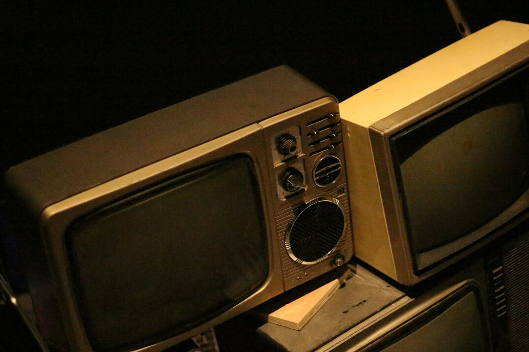 retro tv commercial set